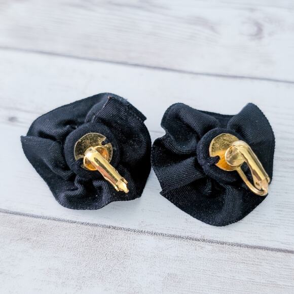 Vintage Clip On Earrings Black Fabric, Gold Tone, Faux Pearl Large Statement - Picture 5 of 6